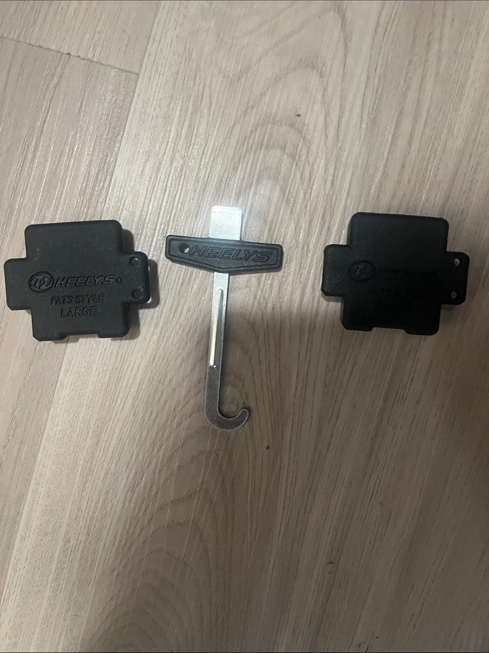 HEELYS - Tool and 2 Sole Plugs